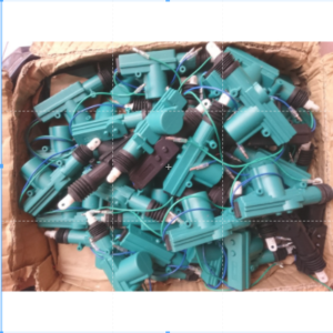 Chuột/ cóc mở yên xe màu xanh , khóa trung tâm xe hơi 12V 2 dây loại tốt