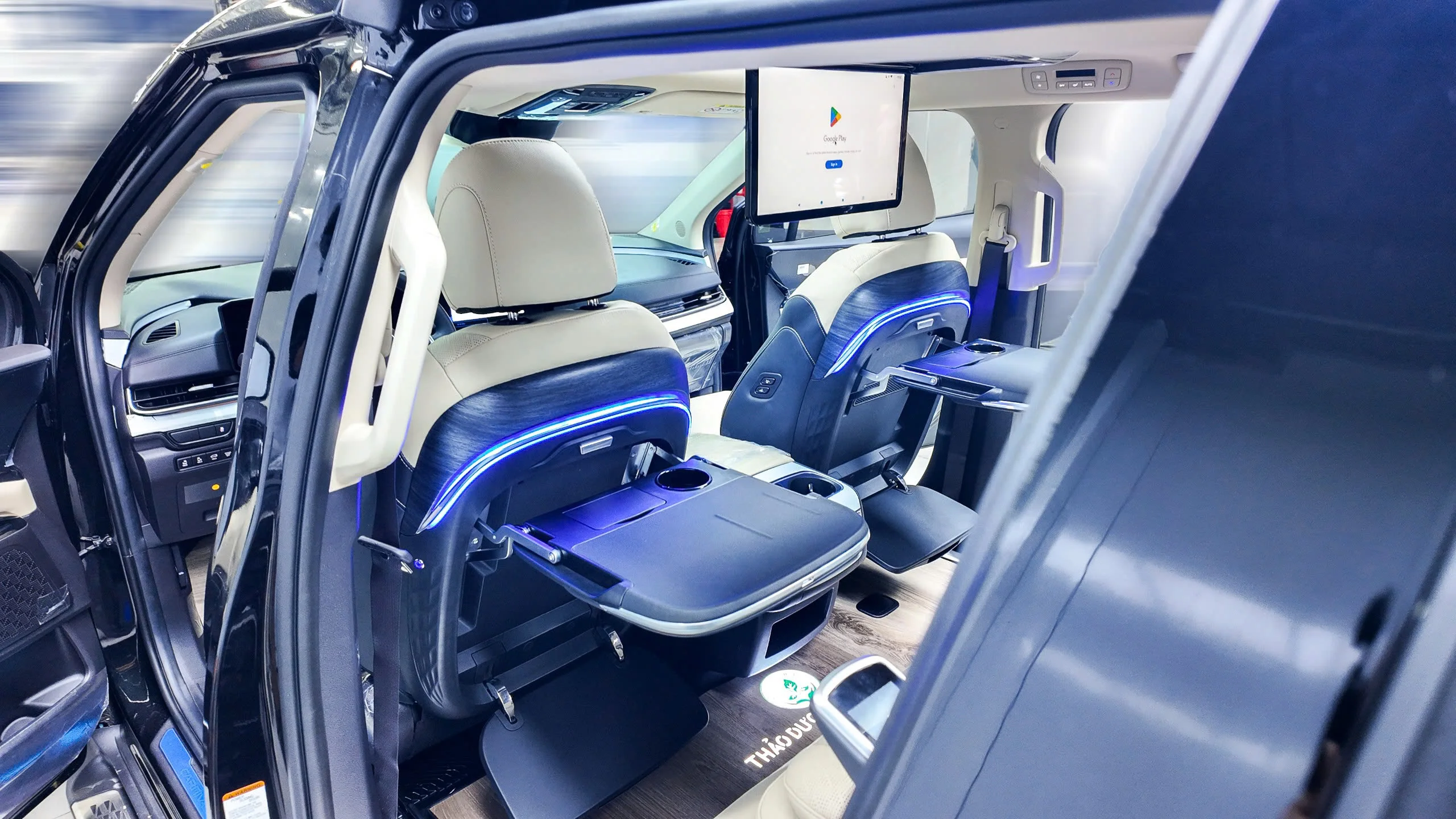 Độ Nội Thất Kia Carnival HEV Premium 2026 Phong Cách Thương Gia