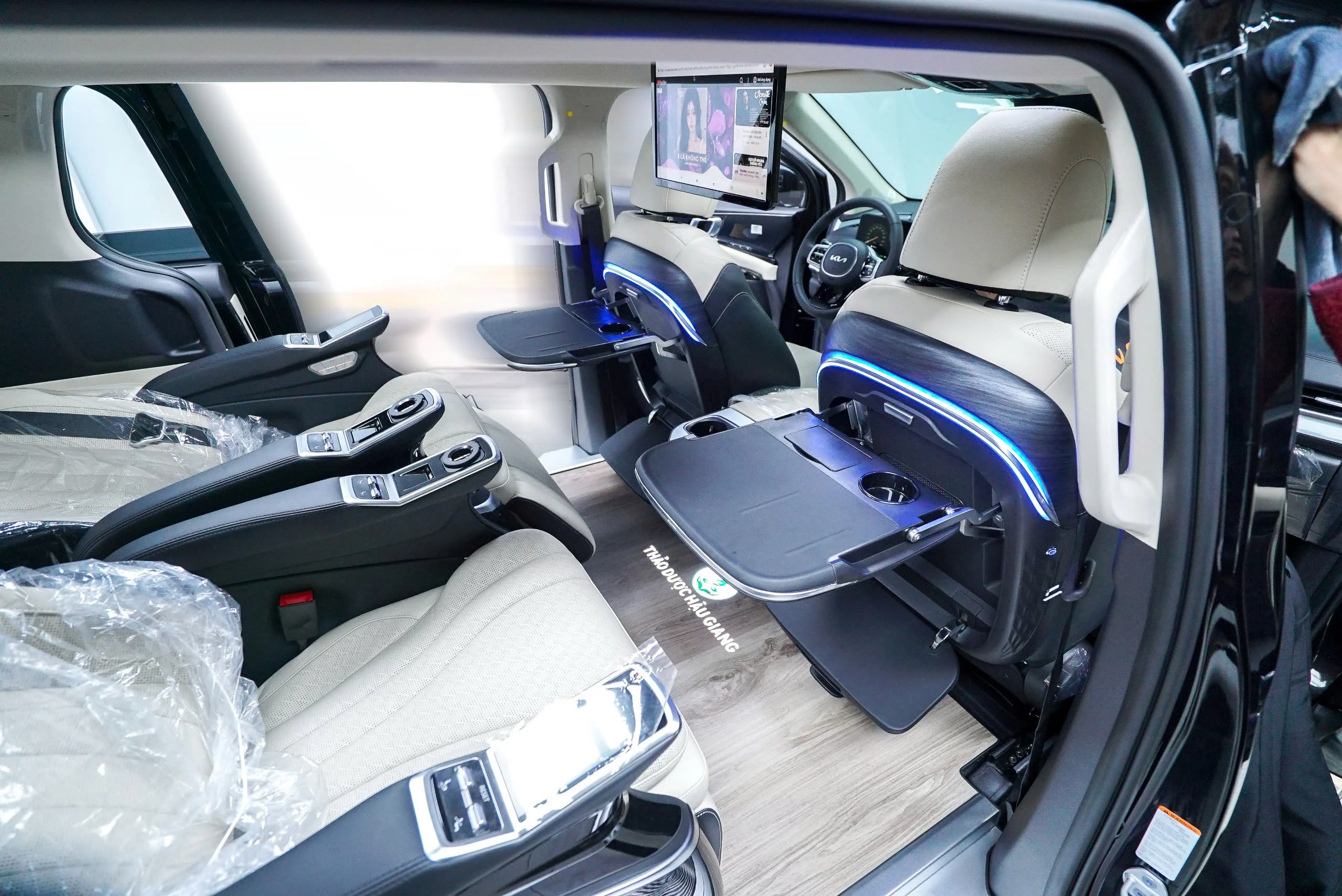 Độ Nội Thất Kia Carnival HEV Premium 2026 Phong Cách Thương Gia
