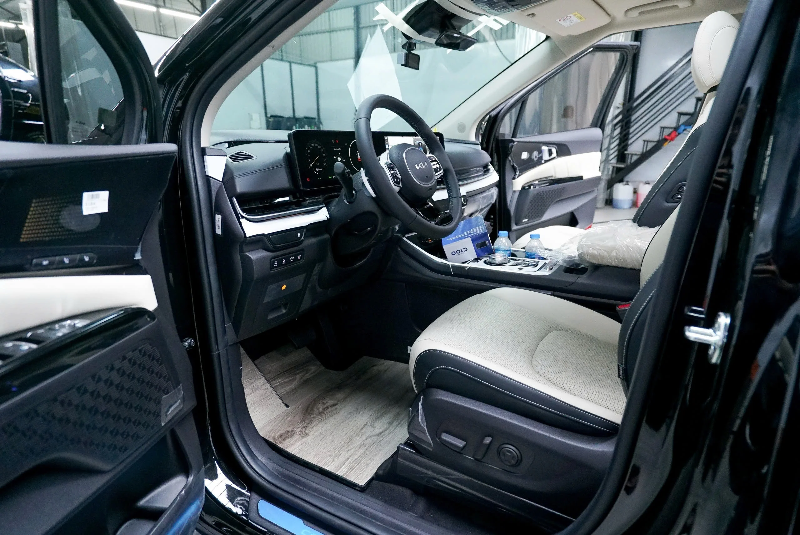 Độ Nội Thất Kia Carnival HEV Premium 2026 Phong Cách Thương Gia
