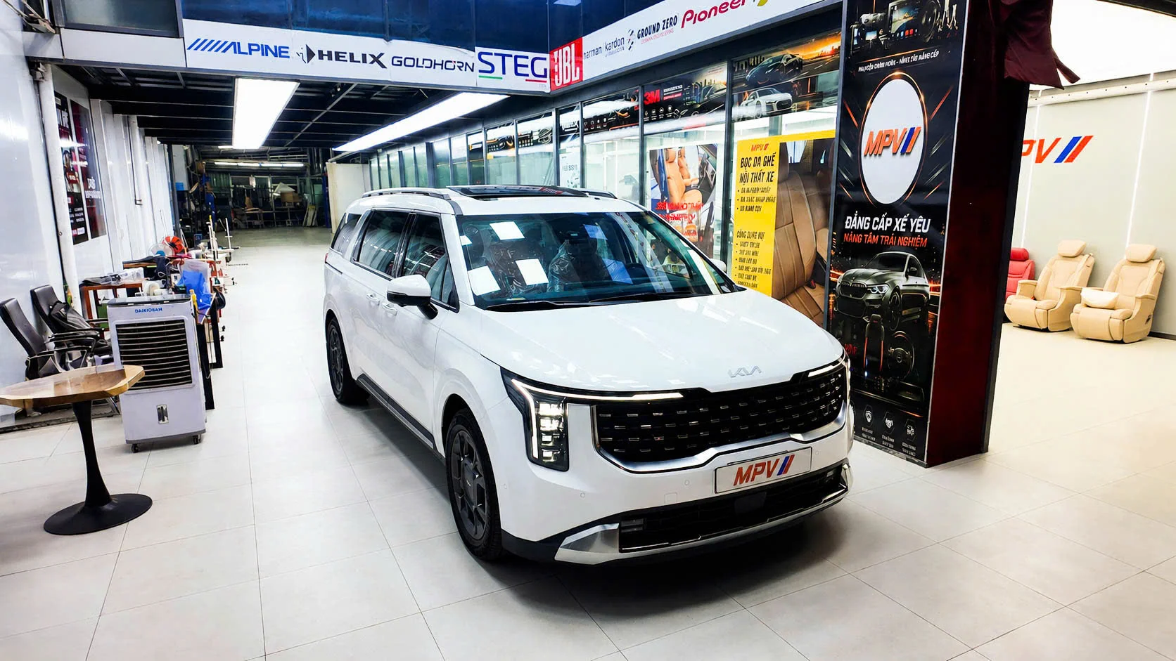 ĐỘ LIMOUSINE KIA CARNIVAL - KIẾN TẠO CHUYÊN CƠ MẶT ĐẤT