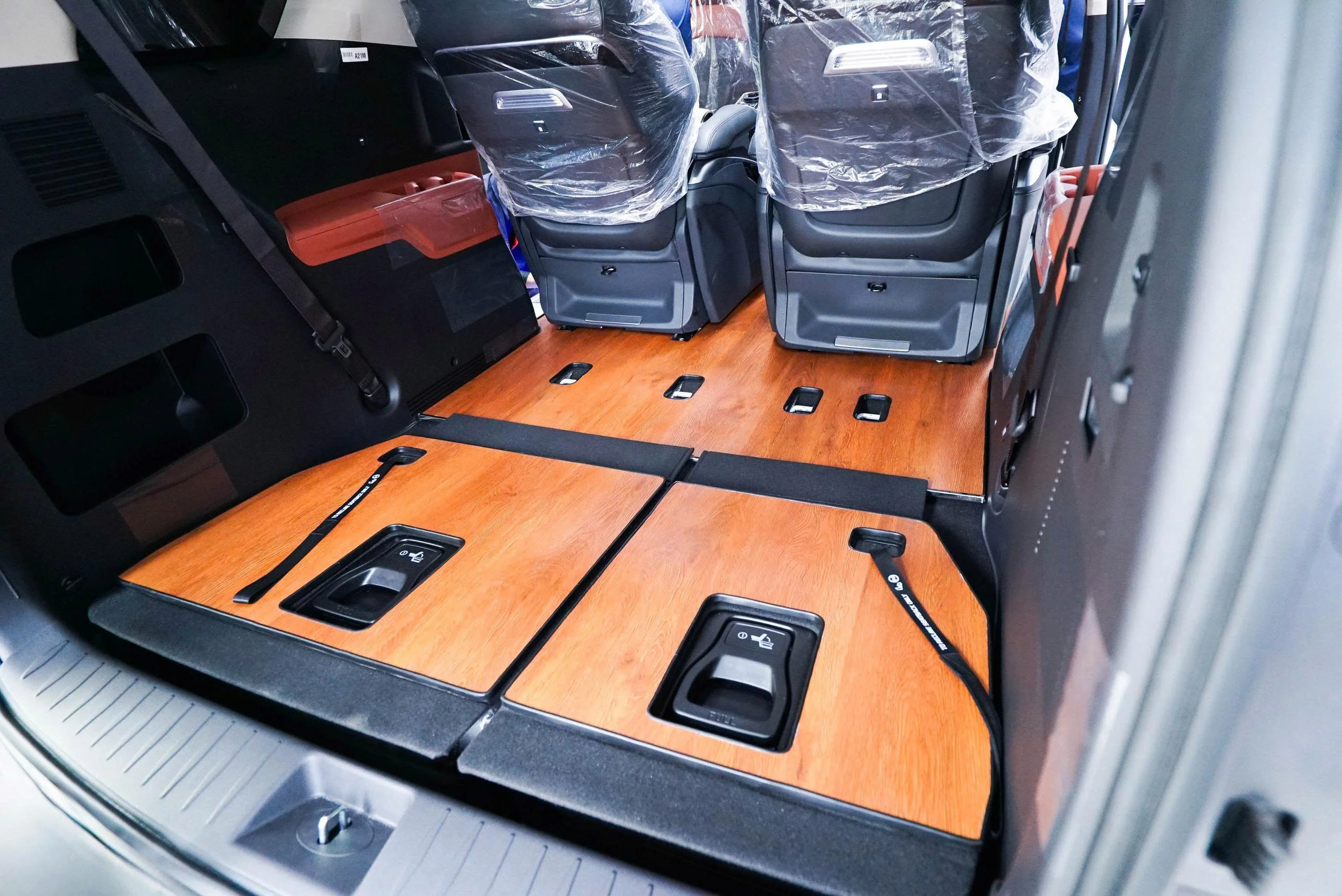 ĐỘ LIMOUSINE KIA CARNIVAL - KIẾN TẠO CHUYÊN CƠ MẶT ĐẤT