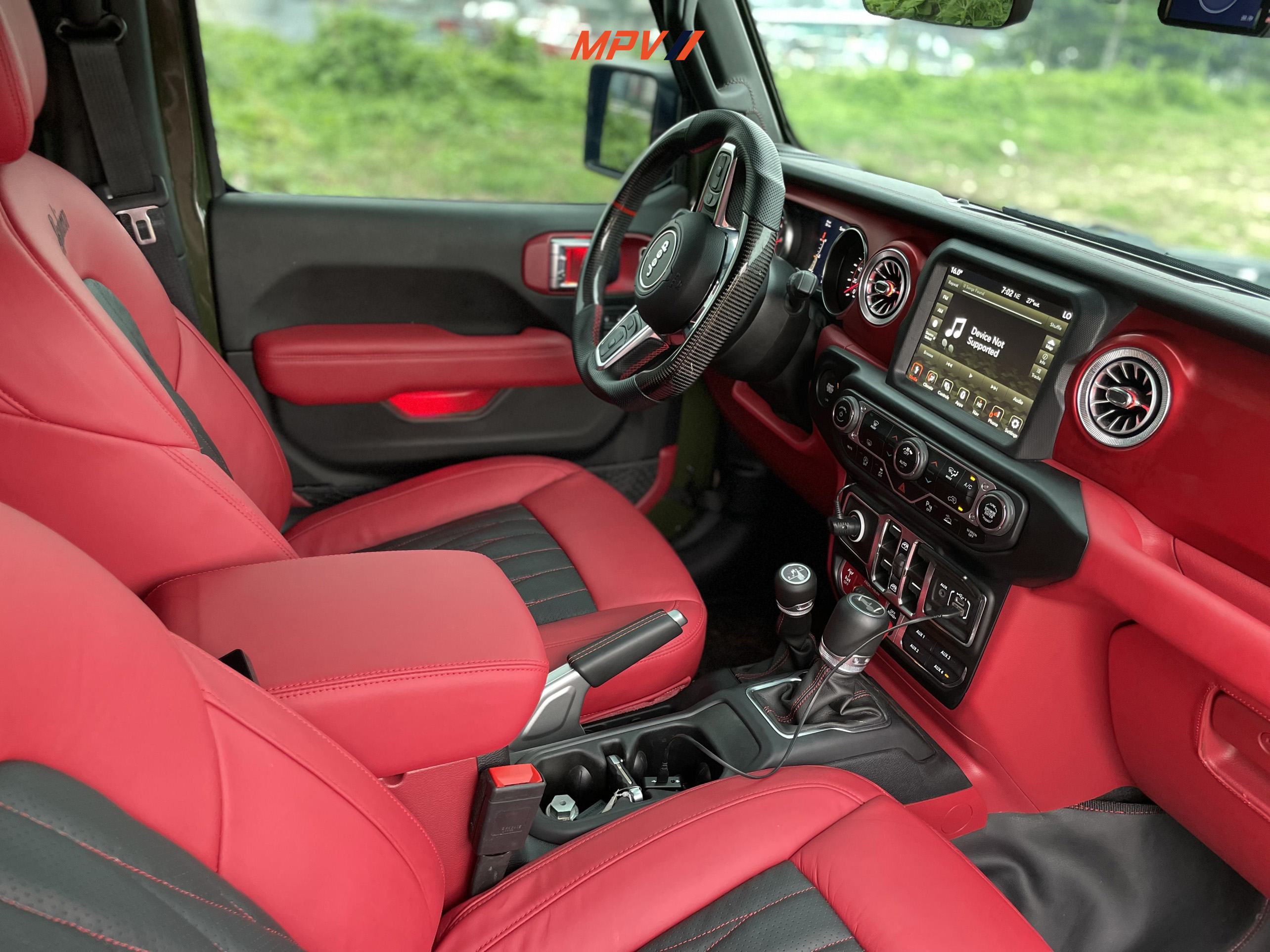 vô lăng carbon jeep