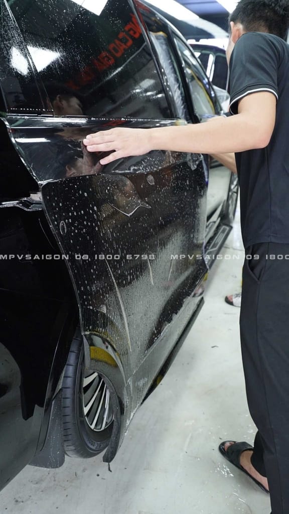 Thi công phủ PPF bảo vệ nội thất và ngoại thất ô tô Ari cho Volkswagen Viloran: Báo giá mới nhất 2024