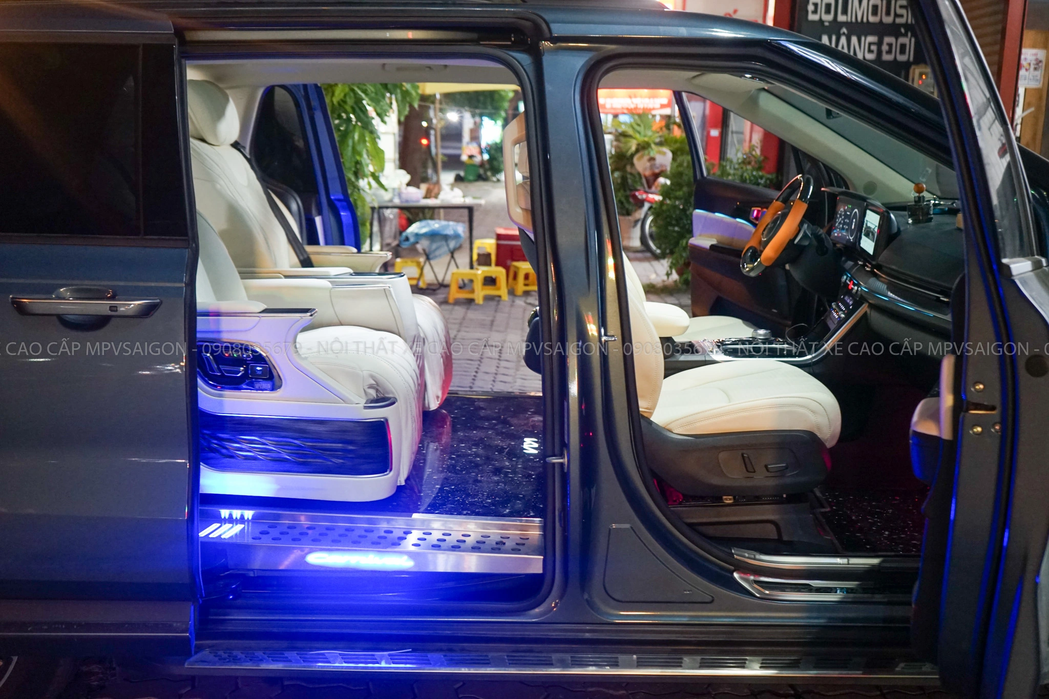 Lót sàn Carbon lá vàng kết hợp Combo Ghế Vip Limousine Carnival 2024 2025
