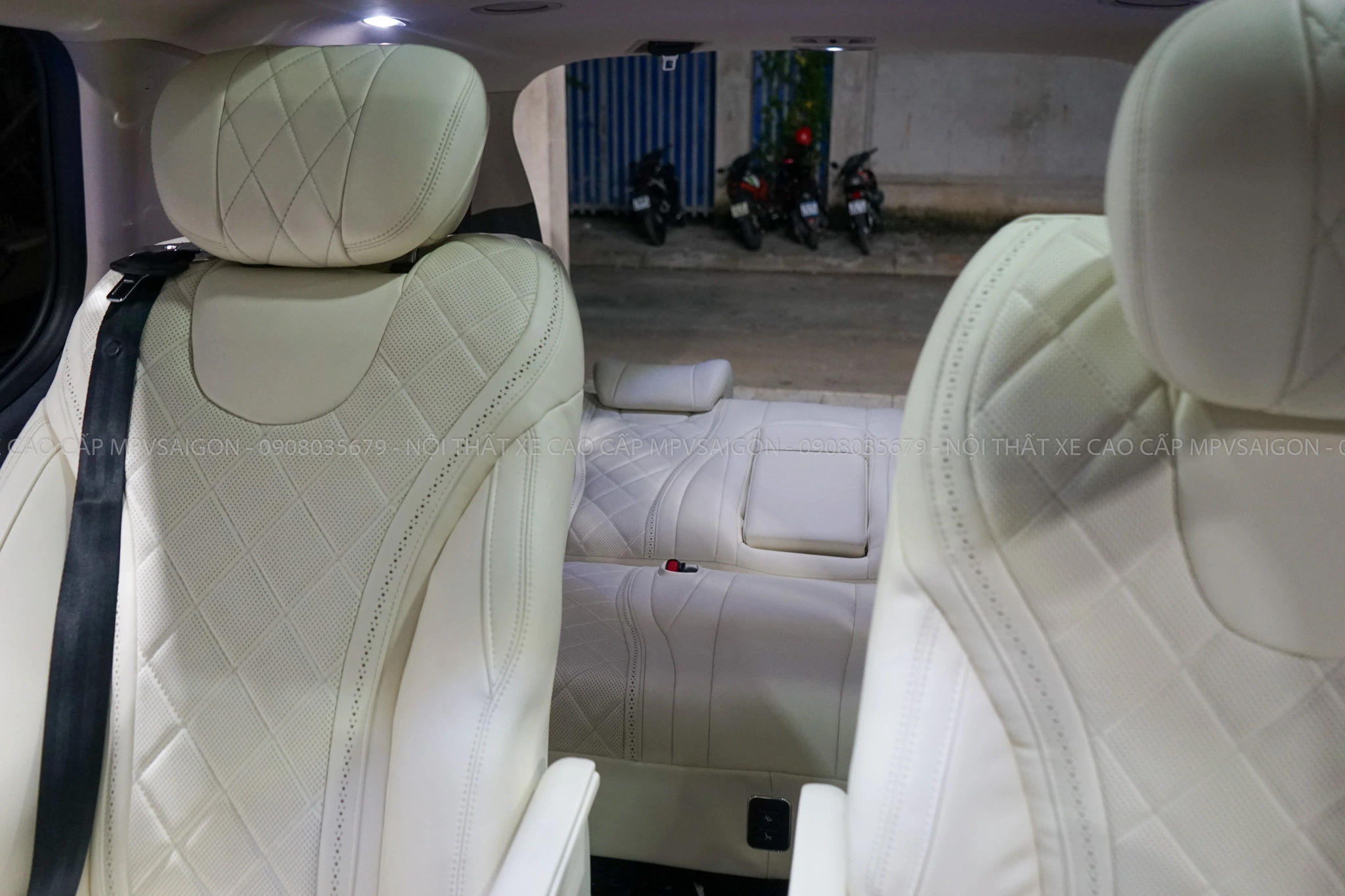 Bàn giao xe Kia Carnival 2024 2025 nâng cấp Combo Limousine hoàn thiện