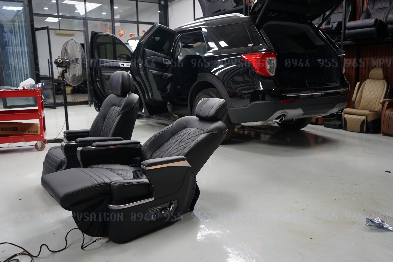 Độ ghế Limousine thương gia Ford Explorer tại MPVSAIGON