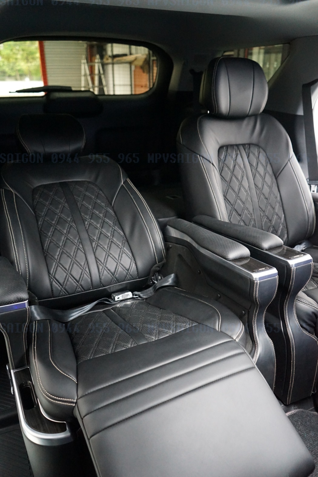 Dịch vụ độ ghế Limousine thương gia Ford Explorer MPVSAIGON