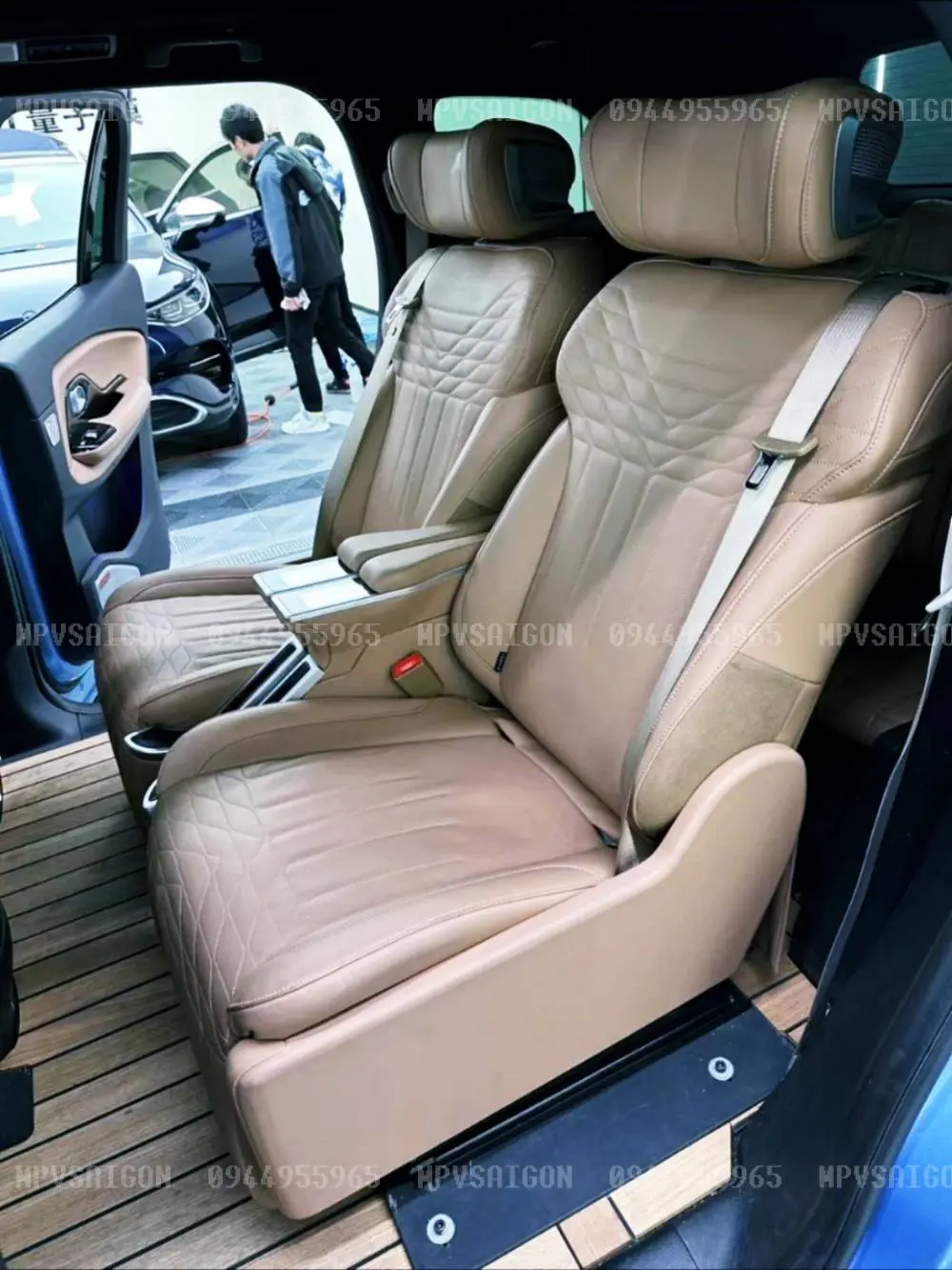 Chi tiết ghế Limousine thương gia dành cho Toyota Veloz