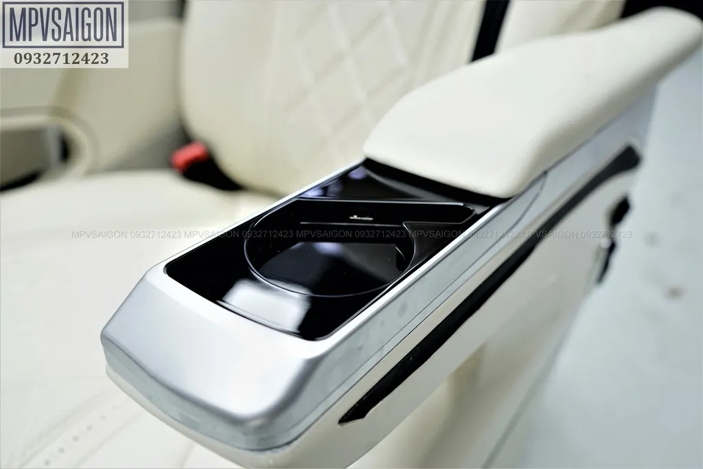 Bệ đỡ bắp chân vươn dài kéo duỗi êm ái Ghế Dreamer Limousine