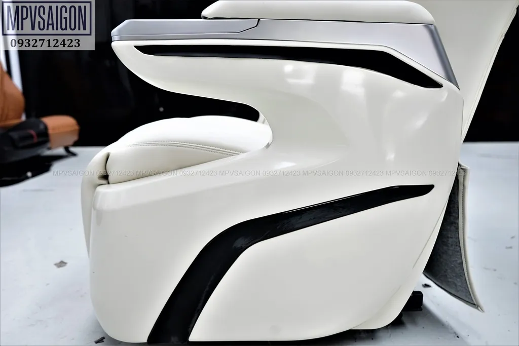 Hoàn thiện khoang cabin MPV lắp Ghế Dreamer Limousine siêu sang