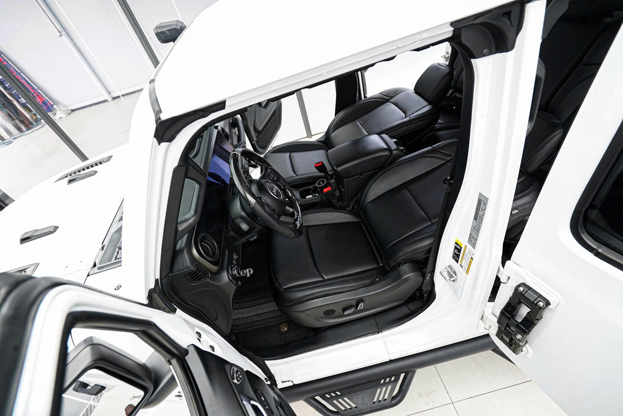 Ghế tài và ghế phụ xe Jeep nâng cấp chỉnh điện