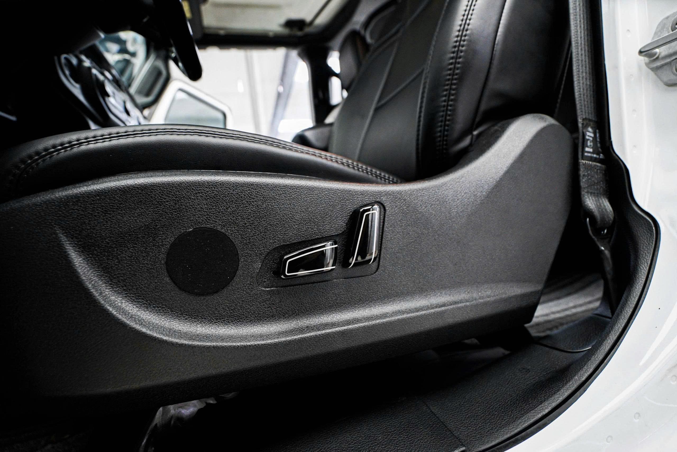 Ốp sườn ghế và bộ nút bấm chỉnh điện xe Jeep
