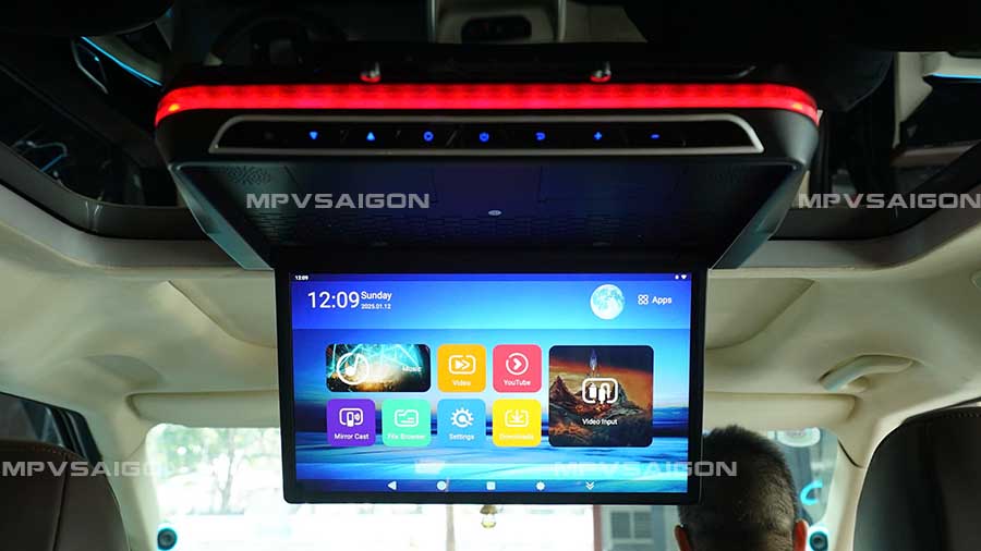 Màn hình trần gập mở tự động Kia Carnival 2025 - Ảnh 3