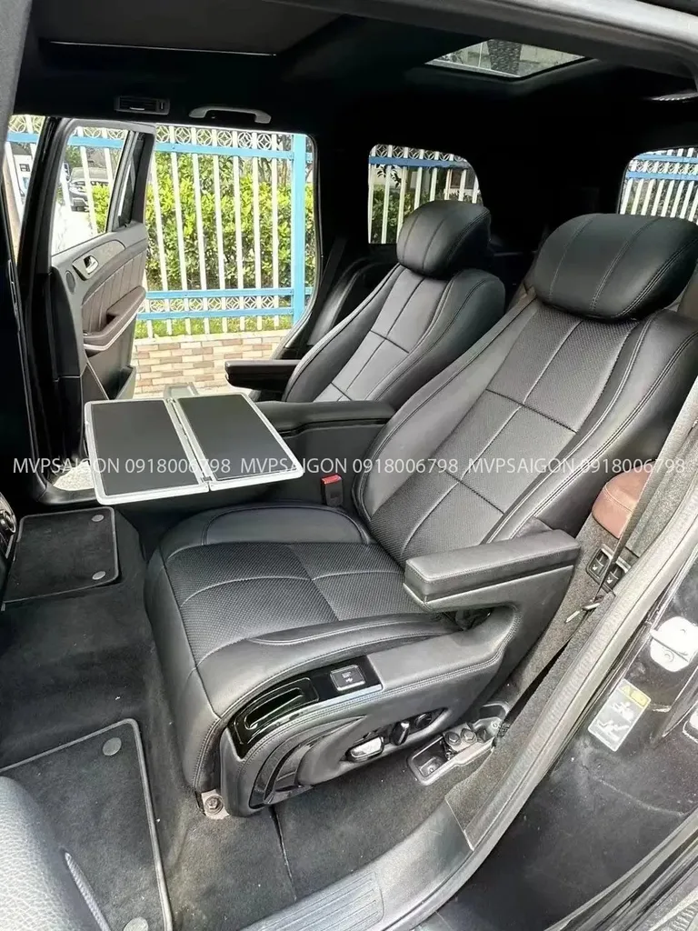 Mercedes Benz GLB độ limousine có bàn làm việc - Ảnh 2