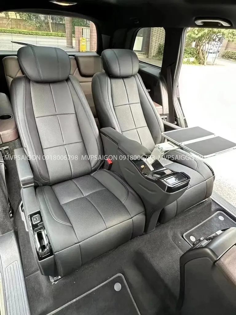 Mercedes Benz GLB độ limousine có bàn làm việc - Ảnh 3
