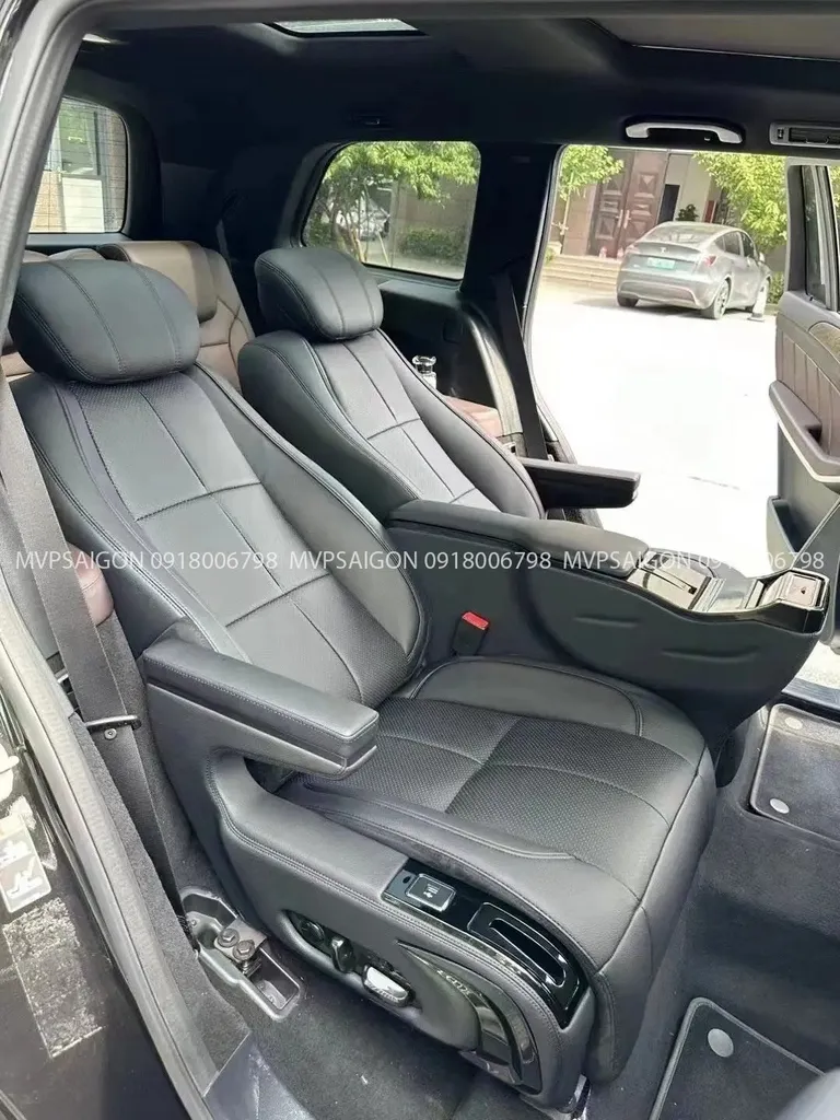 Mercedes Benz GLB độ limousine có bàn làm việc - Ảnh 4