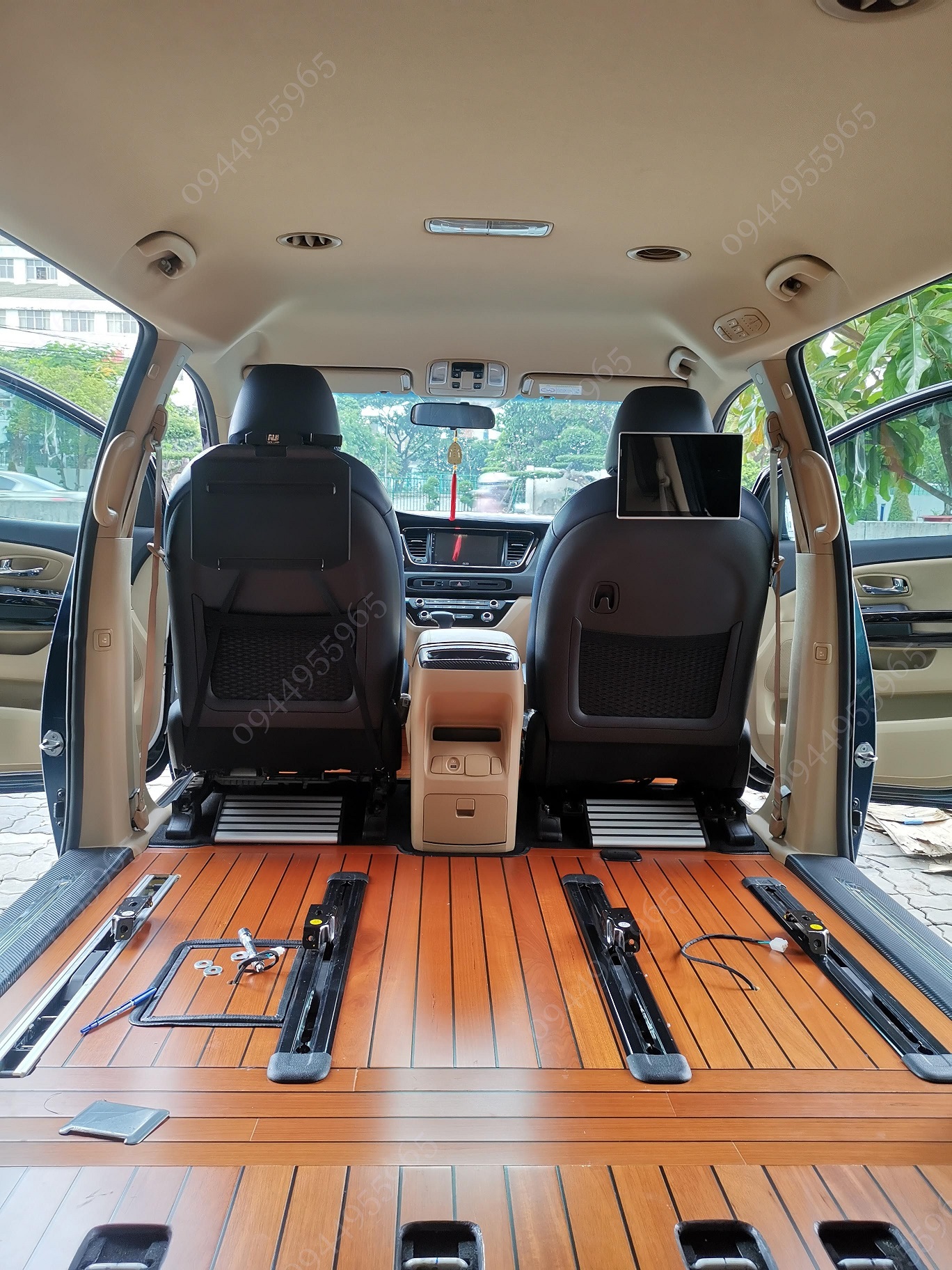 Lót sàn gỗ tự nhiên Kia Sedona kiểu du thuyền cao cấp