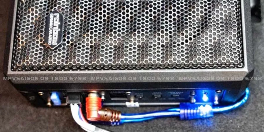 Sub điện Rainbow MK2 EL-W68A lắp gầm ghế xe hơi tại MPVSAIGON