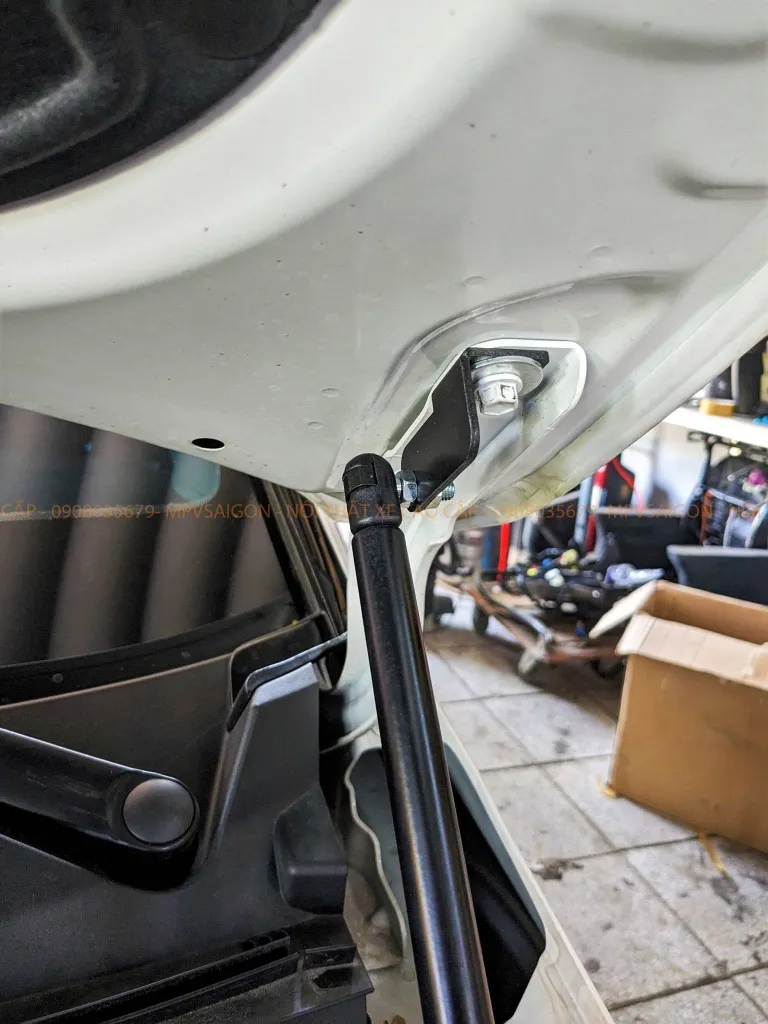 Ty chống nắp capo Hyundai Custin - Ảnh 22
