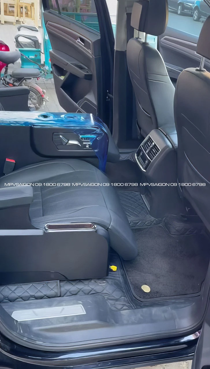 Volkswagen Teramont nâng cấp combo ghế limousine và con ngựa tủ lạnh