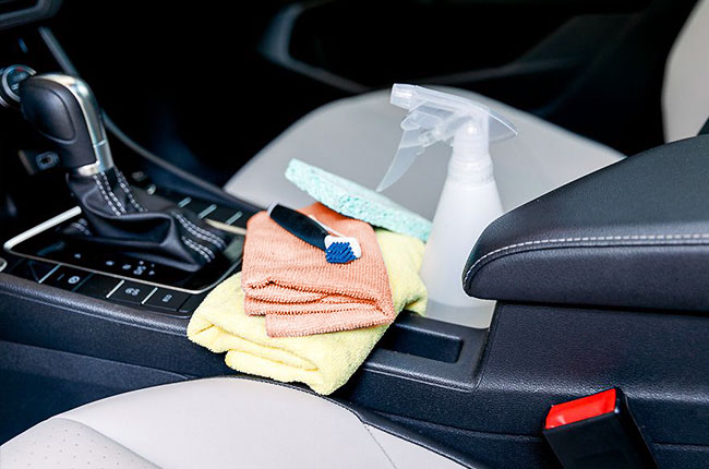 Cách bảo dưỡng ghế da ô tô đơn giản tại nhà