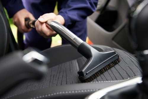 Cách bảo dưỡng ghế da ô tô đơn giản tại nhà