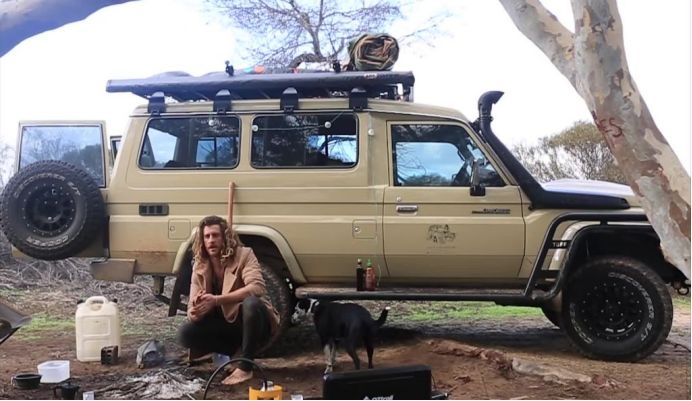 Land Cruiser độ phong cách Black Samurai hầm hố