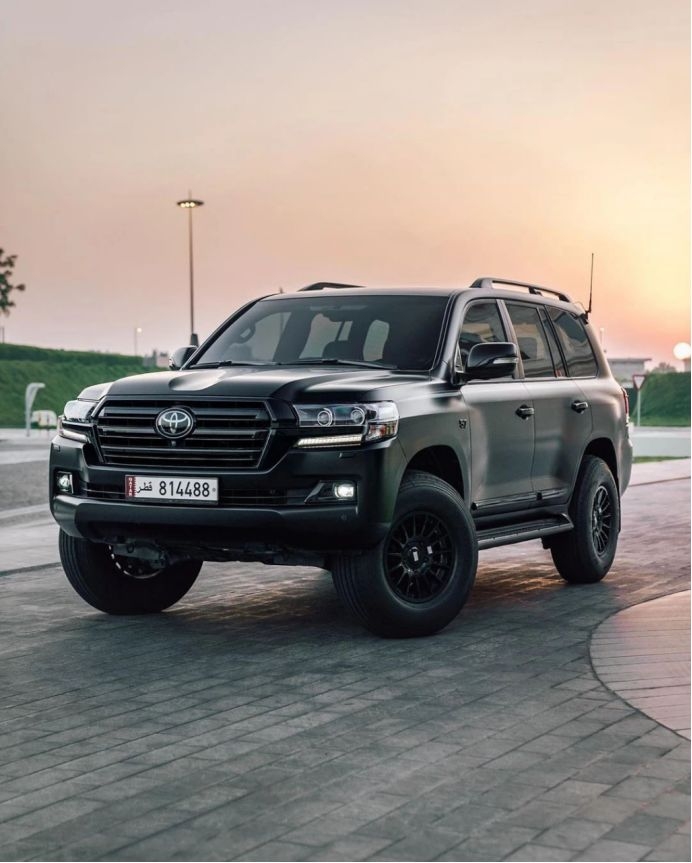 Nội thất da cao cấp phối sợi cá tính xe Land Cruiser