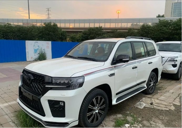 Chi tiết bệ trung tâm độ xe Land Cruiser