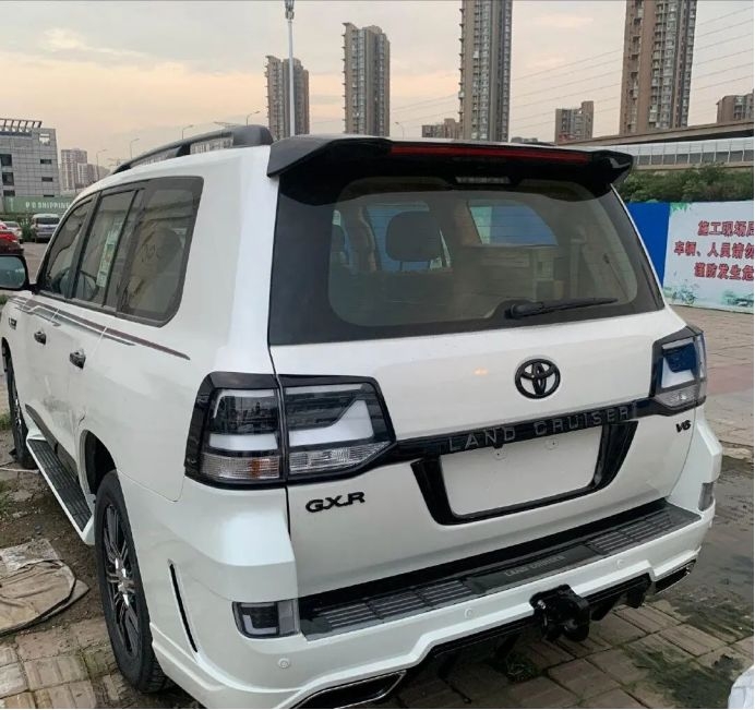 Land Cruiser LC200 bản độ Limousine kéo dài trục