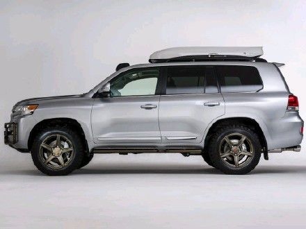 Động cơ V8 tăng áp kép tinh chỉnh công suất cực đại TRD