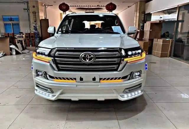 Lều dã ngoại gắn nóc xe bung mở nhanh tiện lợi ARB