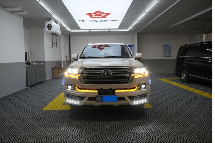 Nâng cấp nội thất hạng thương gia VIP xe Land Cruiser