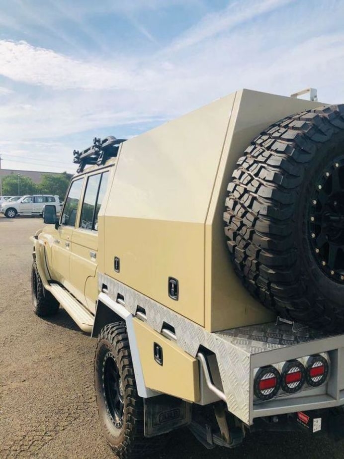 Hoàn thiện gói độ lột xác khoang cabin Land Cruiser chủ tịch