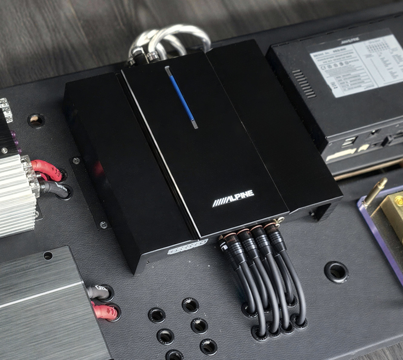 ALPINE PXE-R100-8 – DSP 10 kênh tích hợp 8 kênh AMP Hi-Res