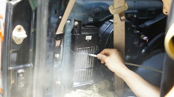 Dịch vụ kiểm tra nội soi và xử lý rò rỉ gas điều hòa ô tô tại MPVSAIGON