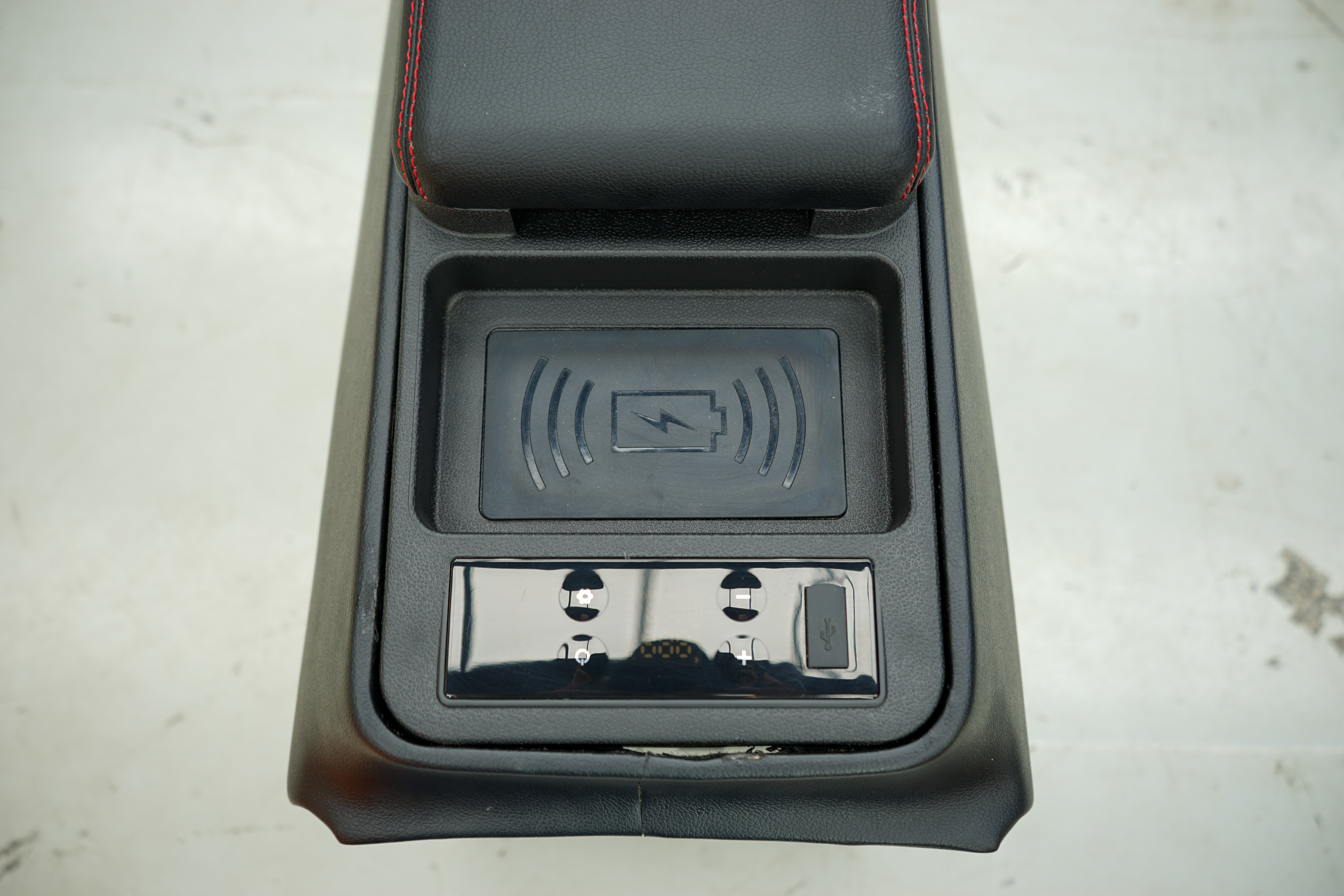 ĐỘ TỦ LẠNH MINI VINFAST VF9 - Ảnh 22