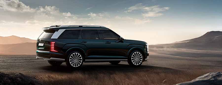 Góc nhìn ngang hông làm nổi bật phom dáng bệ vệ của xe