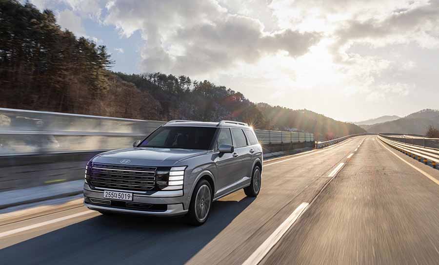 Vẻ đẹp lịch lãm kiêu hãnh của Hyundai Palisade thế hệ mới khi lăn bánh trên đường