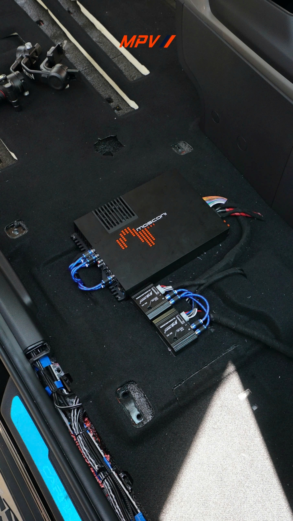 Gá đặt củ loa bass Focal vào dưỡng cánh trước