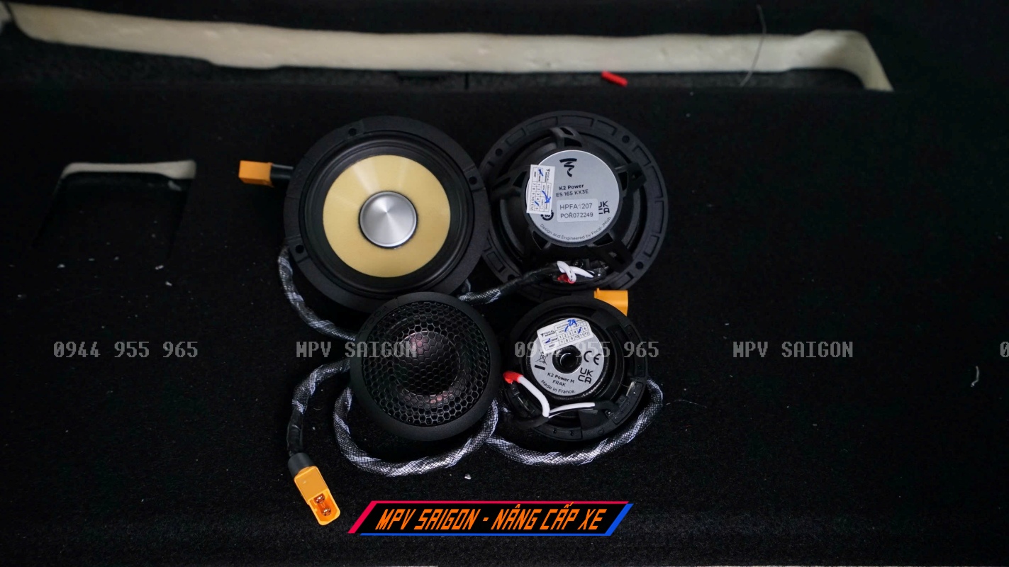 Vệ sinh và chuẩn bị khung xương tôn cửa