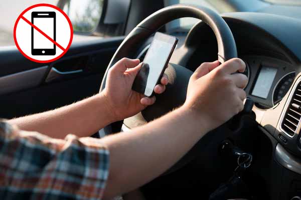 Tuyệt đối không sử dụng điện thoại bằng tay khi đang lái xe