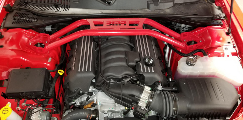 Lắp đặt thanh giằng Strut Bar giúp gia cố khung sườn chống vặn xoắn chassis