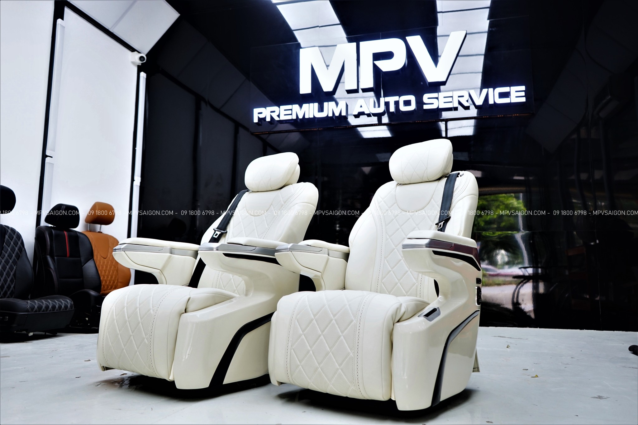 Phom ghế Dream Maybach siêu sang tone màu trắng tinh tế - Ảnh 1