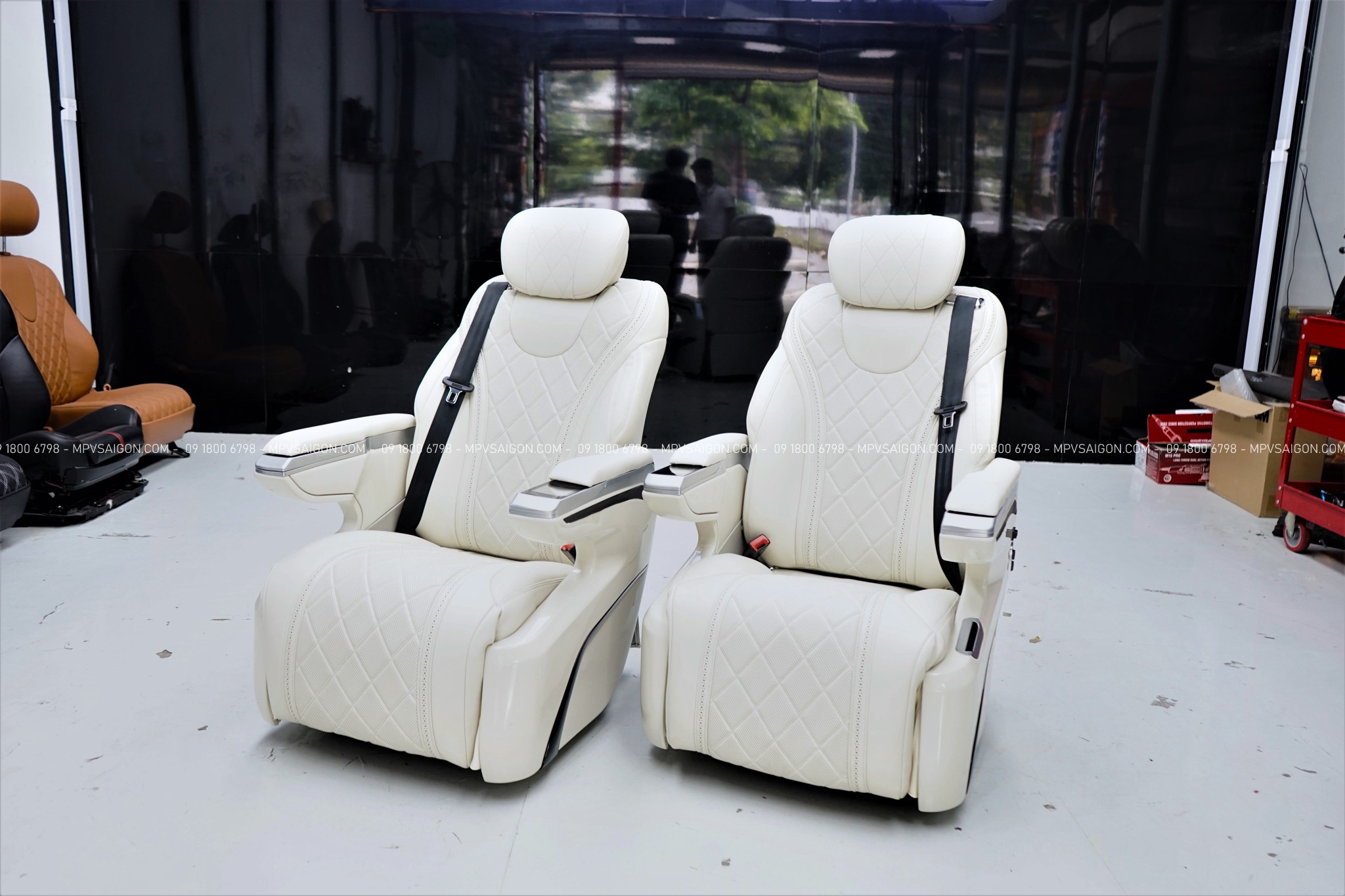 Cụm phím chỉnh cơ kết hợp màn hình cảm ứng đặt bệ tỳ tay - Ảnh 2