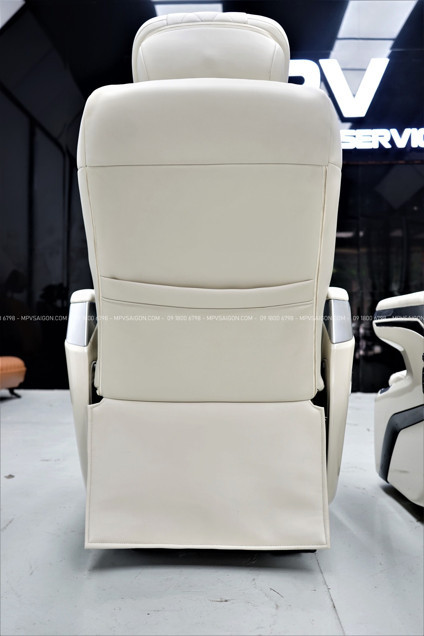 Phom dáng bệ vệ sang trọng trường tồn của dòng Maybach - Ảnh 9