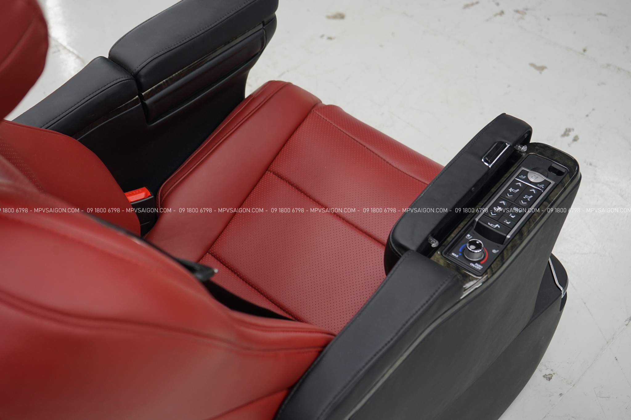 Logo bản quyền thiết kế trung tâm cá nhân hóa xe limousine thương gia MPVSAIGON