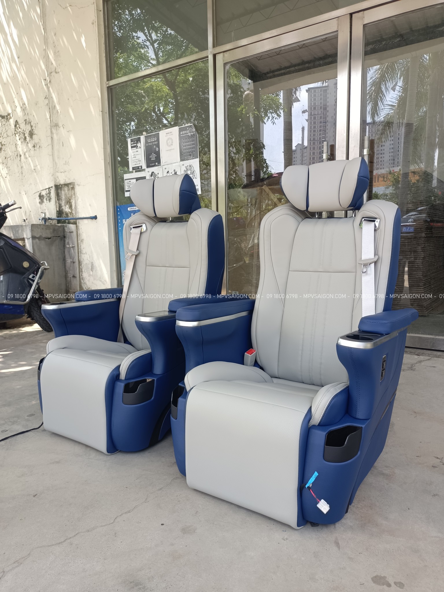 Hệ thống cơ cấu ray trượt điện êm ái dưới gầm ghế Alphard - Ảnh 5