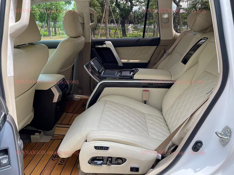 Nâng cấp không gian nội thất Toyota Prado và Land Cruiser phong cách Limousine thương gia